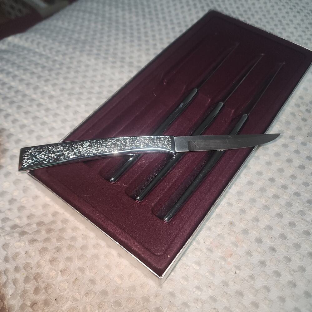 VINTAGE CARVEL HALL STAINLESS STEEL SET OF 4 QUALITY STEAK KNIVES
